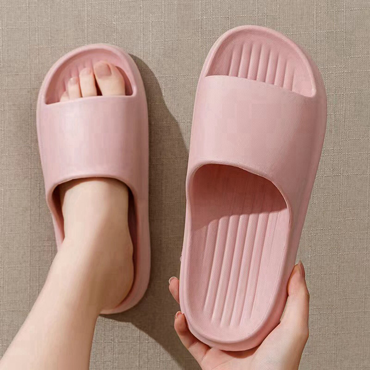 【WEJA】Ladies fashion portable home slippers thick-soled casual four seasons universal sandals. 