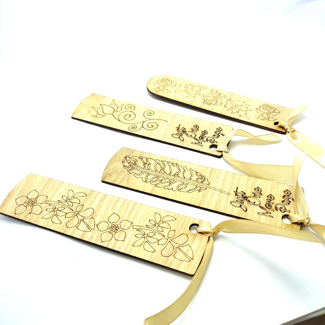 4 Pcs of Book Mark Rectangle Wooden Tags  Nature Wood Slice DIY Crafts Bookmark Garment Clothing Tag Gift Bags Hanging Label Decor