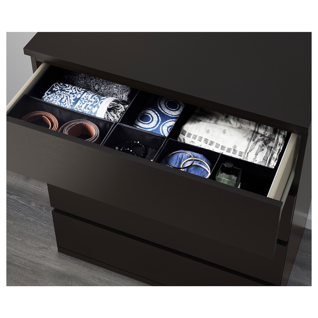 VTEC FURNITURE Modern Chest Of 4 Drawers. 