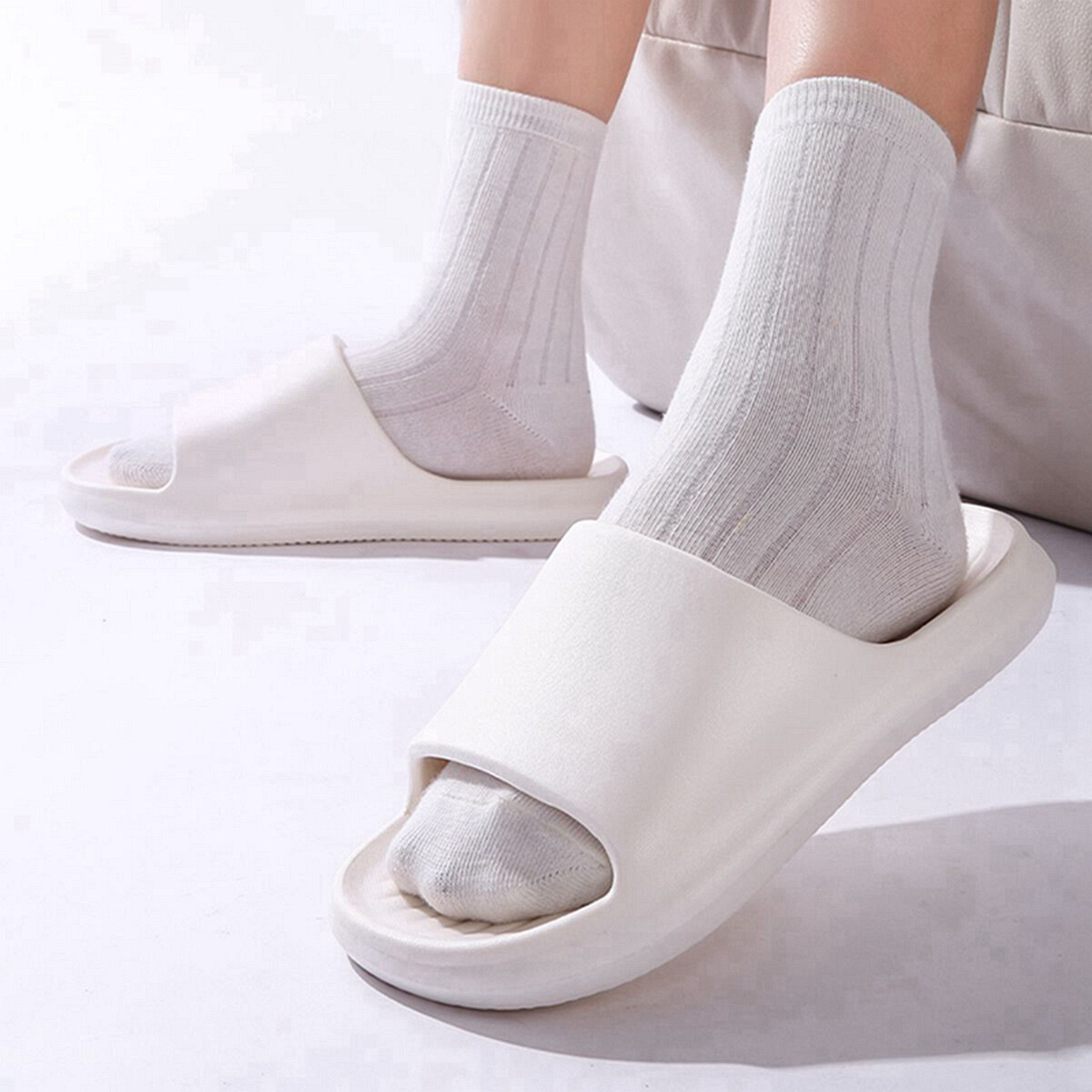 【WEJA】Ladies fashion portable home slippers thick-soled casual four seasons universal sandals. 