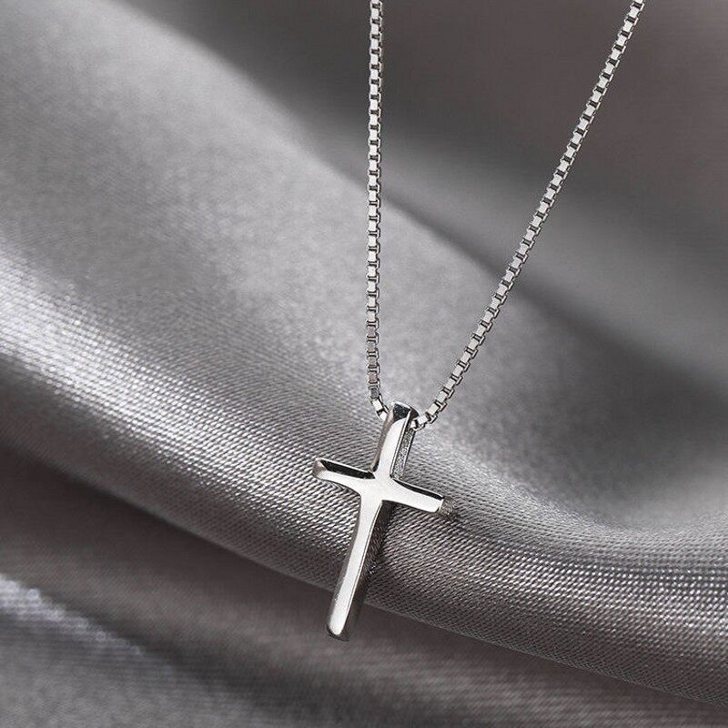 Exquisite Cross Pendant Necklace For Women Simple Personality Alloy Clavicle Chain Necklace Fashion Women Gift. 
