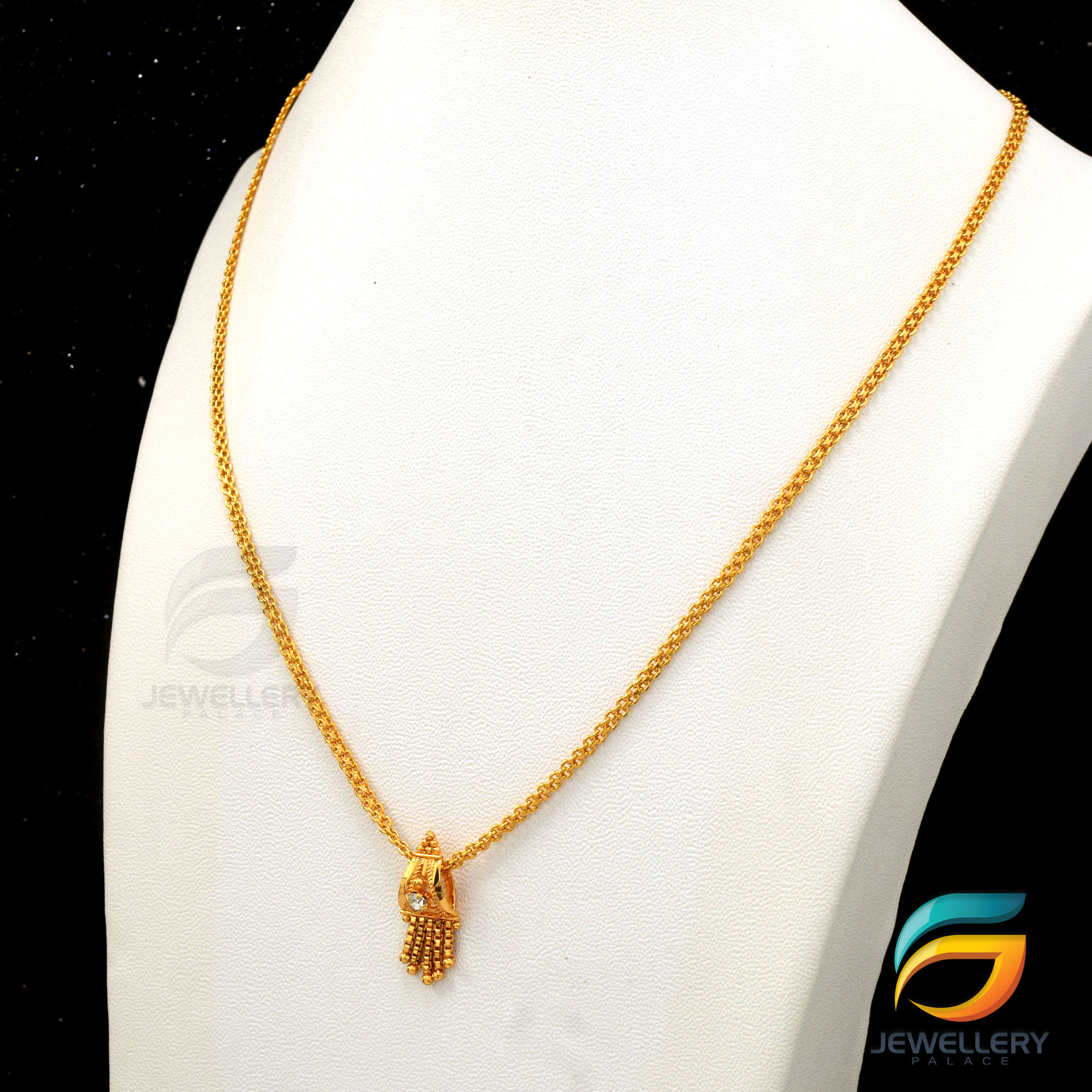 Small Praveena Pendant Necklace 