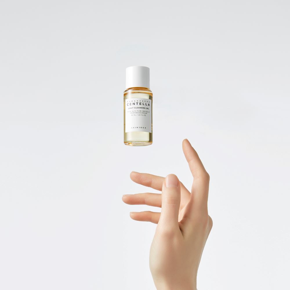 [SKIN1004 OFFICIAL] Madagascar Centella Light Cleansing Oil 30ml | centella asiatica extract | skin irritation | moisturizing skin. 
