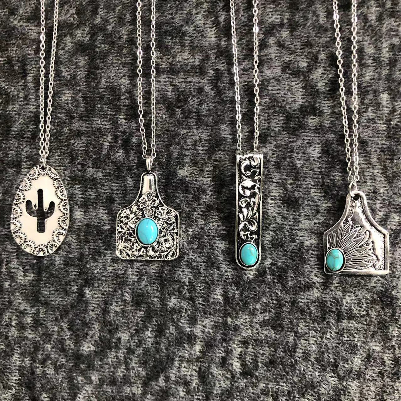 Western Design Cow Ear Tag Embossed Floral Turquoise Stone Dots Pendant Choker Necklaces for Women Cowgirl Neck Jewelry Gift