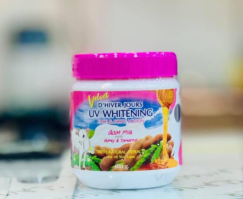 Velvet UV Whitening Face & Body Lotion 400g. 