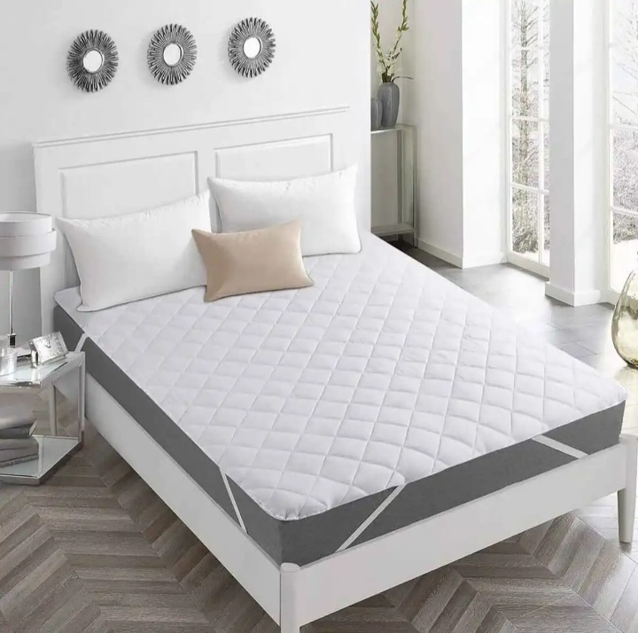 Mattress Protector 60×72 (Queen Size-) 100% Water Proof (5"×6"ft). 