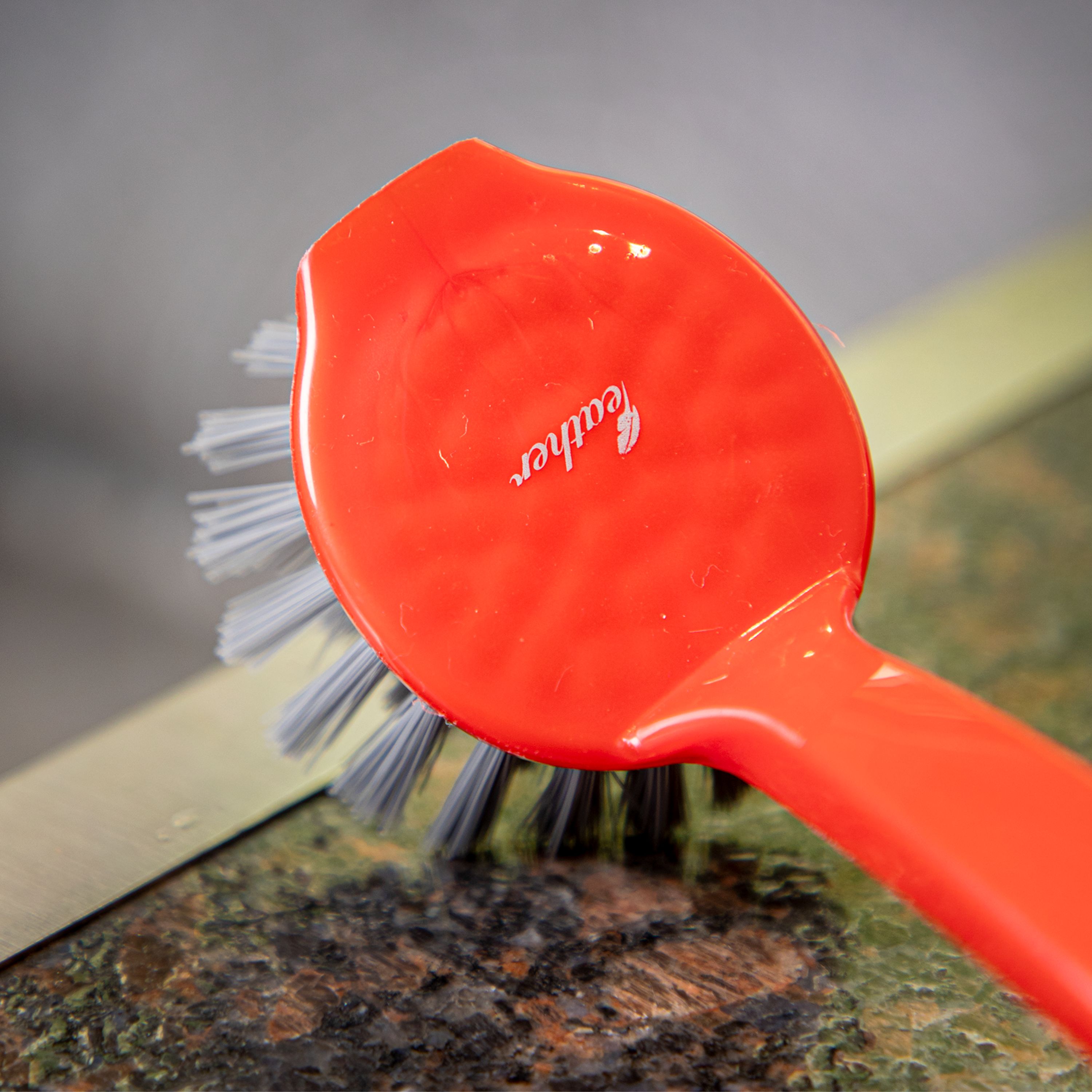 PLASTIC SINK BRUSH / DISH BRUSH / POT BRUSH  -  FEATHER BRAND. 