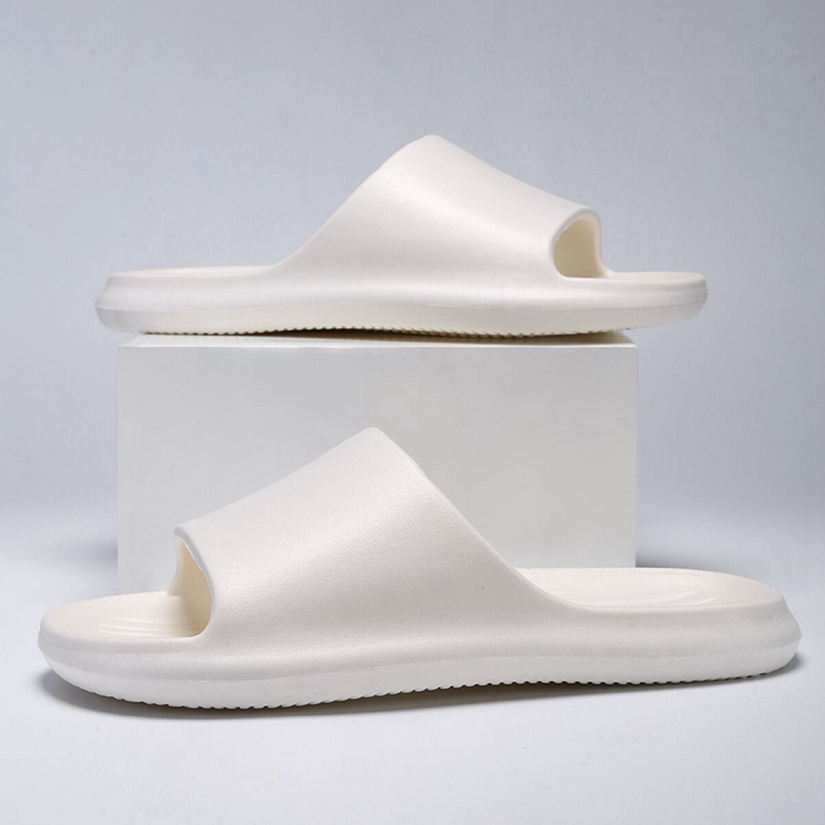 【WEJA】Ladies fashion portable home slippers thick-soled casual four seasons universal sandals. 