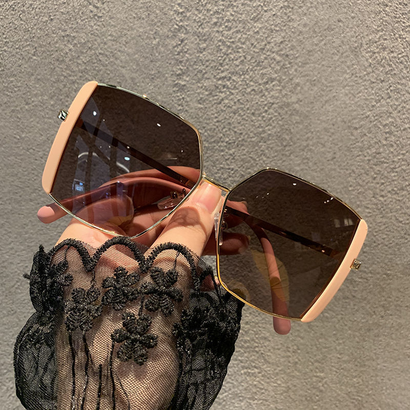 Korean version of the new big box square tide online celebrity sunglasses female face shading street sunglasses.. 
