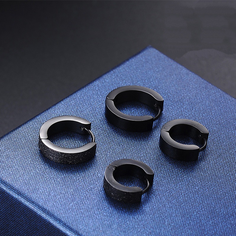 Hip-Hop Hipster Men's Single Glossy Silver Simple Black Ear-Caring Ear Rings round Ear Clip Men Wholesale. 