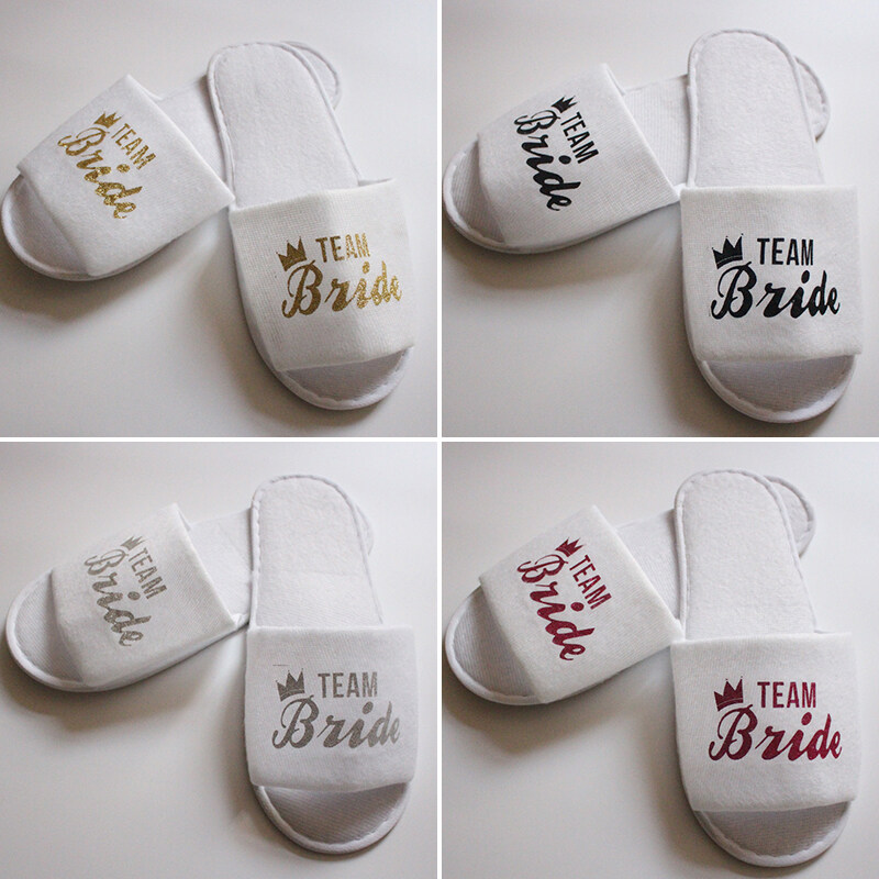 【WEJA】1pair Guest Hotel Slippers Wedding Party Team Bride Slipper Hotel Travel Spa Shoes New Gold Glitter Letter Flip Flop. 