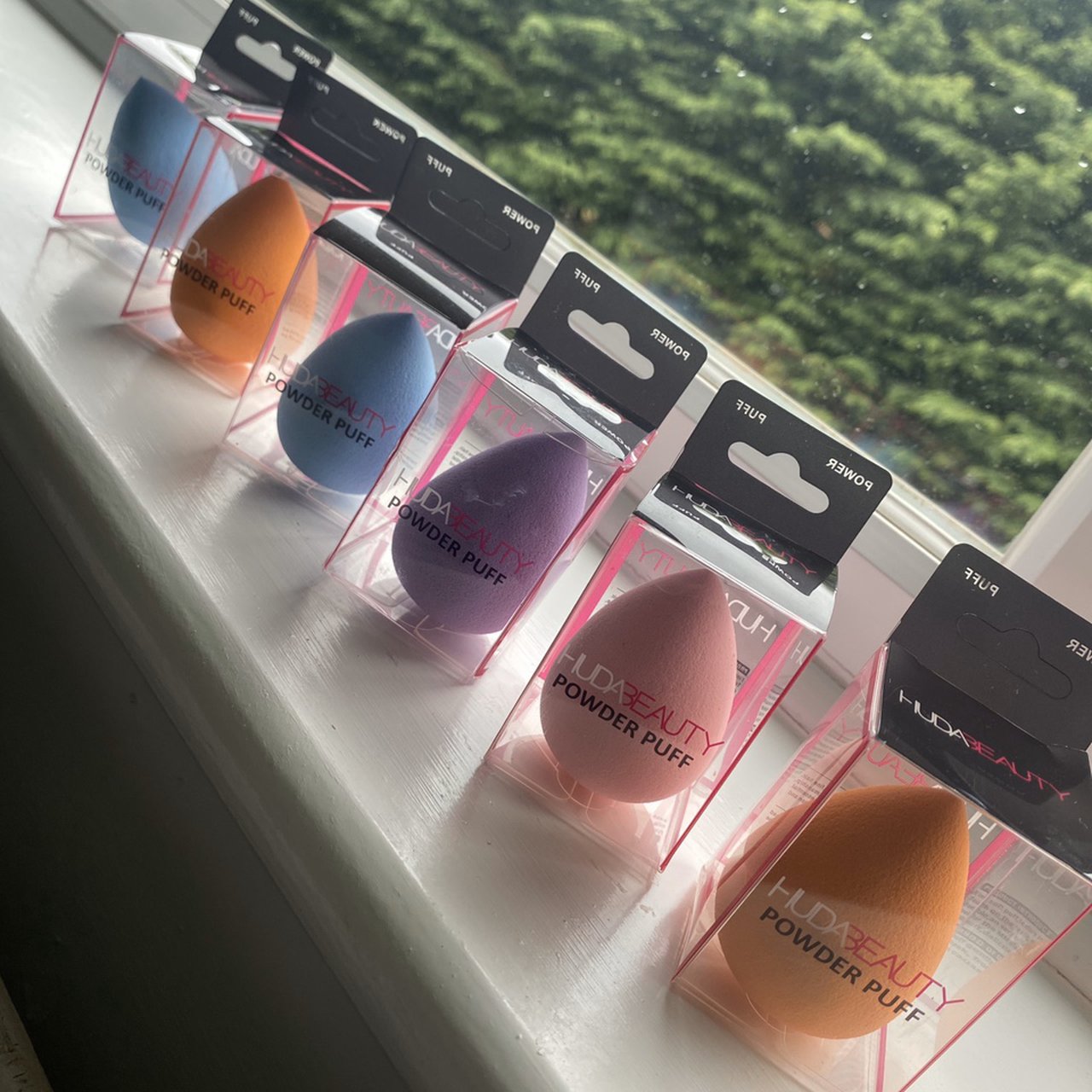 Huda Beauty​ Beauty Blender Powder Puff Soft Cotton Makeup Sponge. 