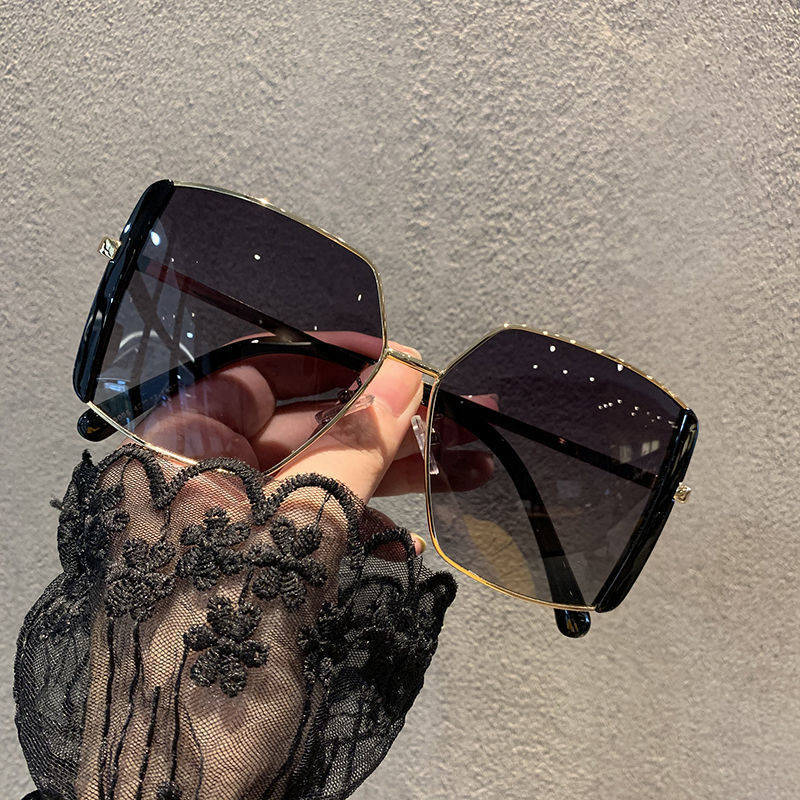 Korean version of the new big box square tide online celebrity sunglasses female face shading street sunglasses.. 