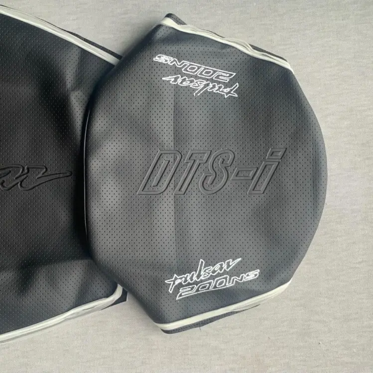 Pulsar 200 discount ns seat cover