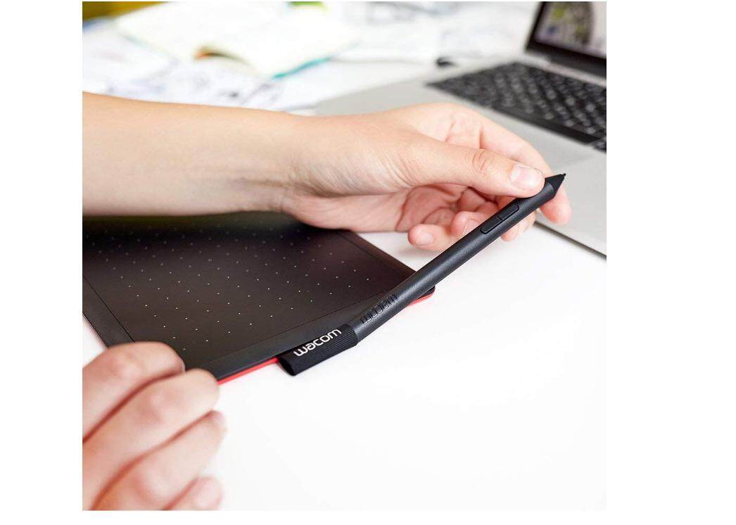 Wacom CTL-472 Small Creative Pen Drawing Tablet (Black). 