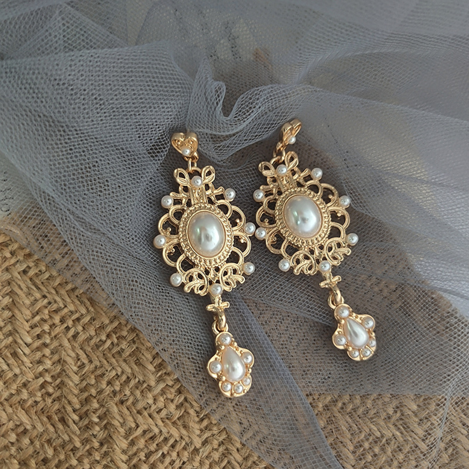 1 Pair Dangle Earrings Royal Court Design Faux Pearl Geometric Pattern Classical Temperament Dress Up Ornamental Retro Court Baroque Stud Earrings Fashion Jewelry. 