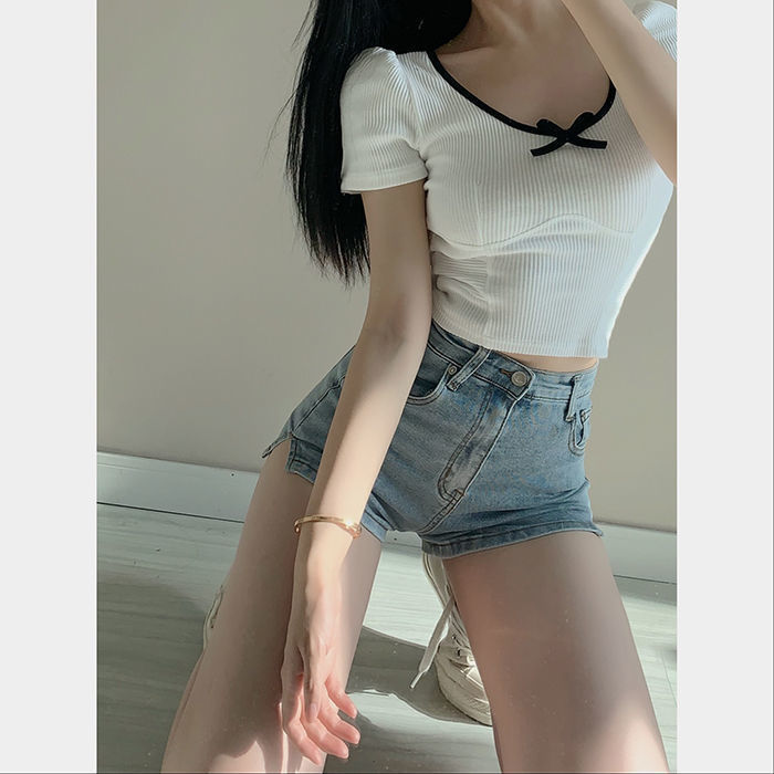 Light Blue Split Denim Shorts Women's Hot Girl Summer New High Waist Slimming and Tight Stretch All-Matching a Word Hot Pants Tide. 
