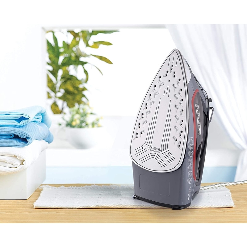 Black & Decker 2200W Steam Iron X2050-B5. 