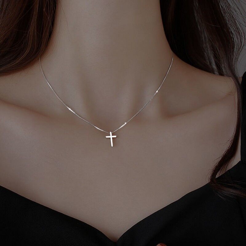 Exquisite Cross Pendant Necklace For Women Simple Personality Alloy Clavicle Chain Necklace Fashion Women Gift. 
