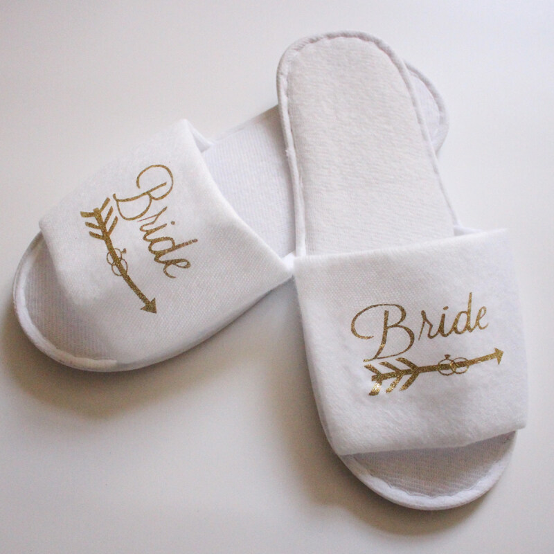 【WEJA】1pair Guest Hotel Slippers Wedding Party Team Bride Slipper Hotel Travel Spa Shoes New Gold Glitter Letter Flip Flop. 