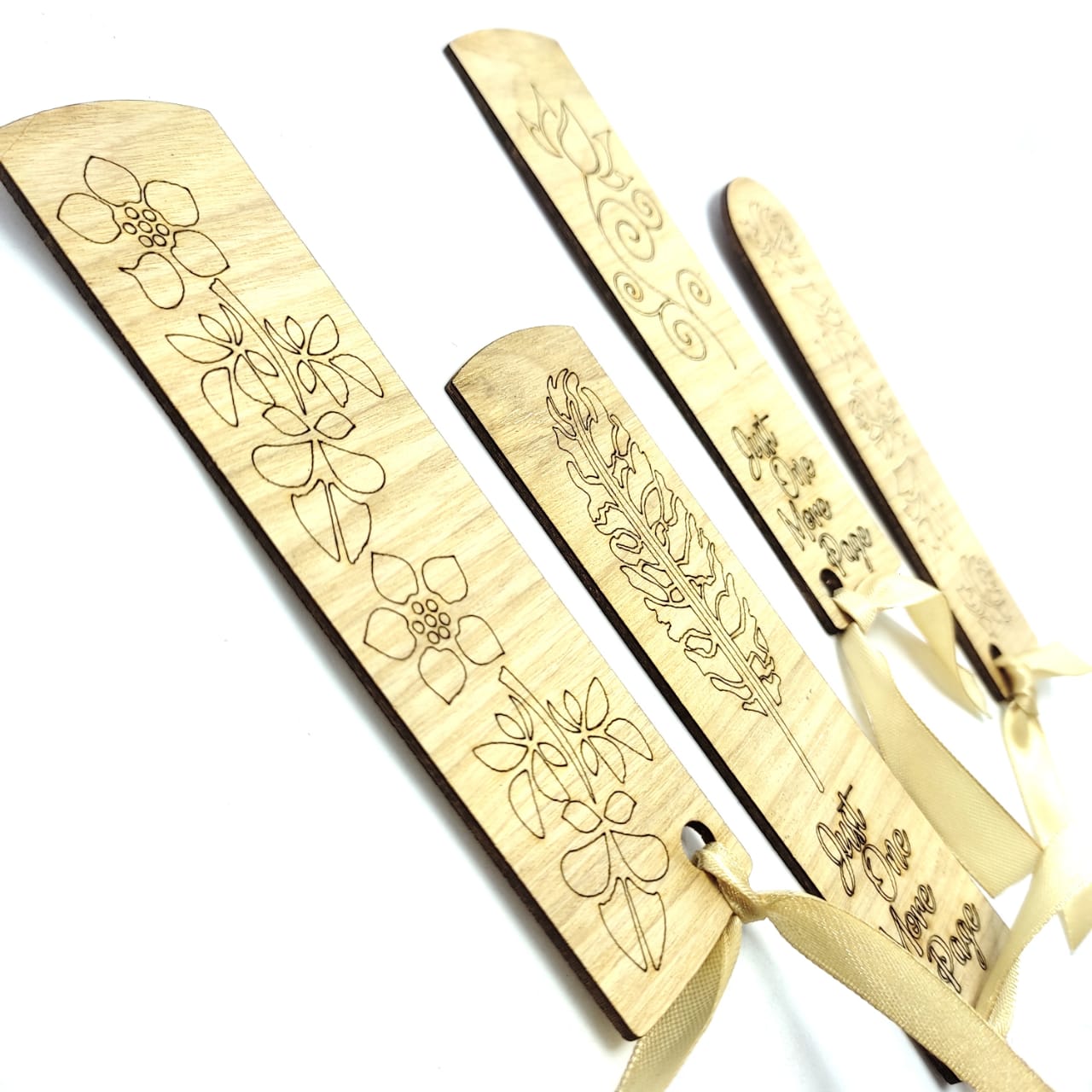4 Pcs of Book Mark Rectangle Wooden Tags  Nature Wood Slice DIY Crafts Bookmark Garment Clothing Tag Gift Bags Hanging Label Decor. 