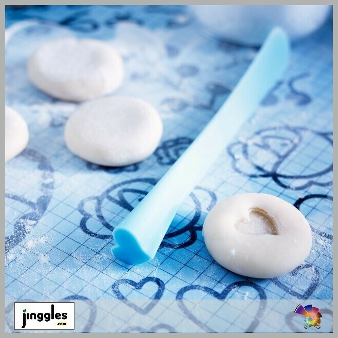 SOCKERKAKA Baking Mat and Knife. Light Blue. 
