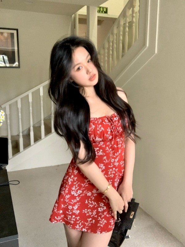 Sang Zhi Same Style Wear Seaside Holiday Red Small Floral Sling Dress Women's Small Waist Slimming a Line skirt. 