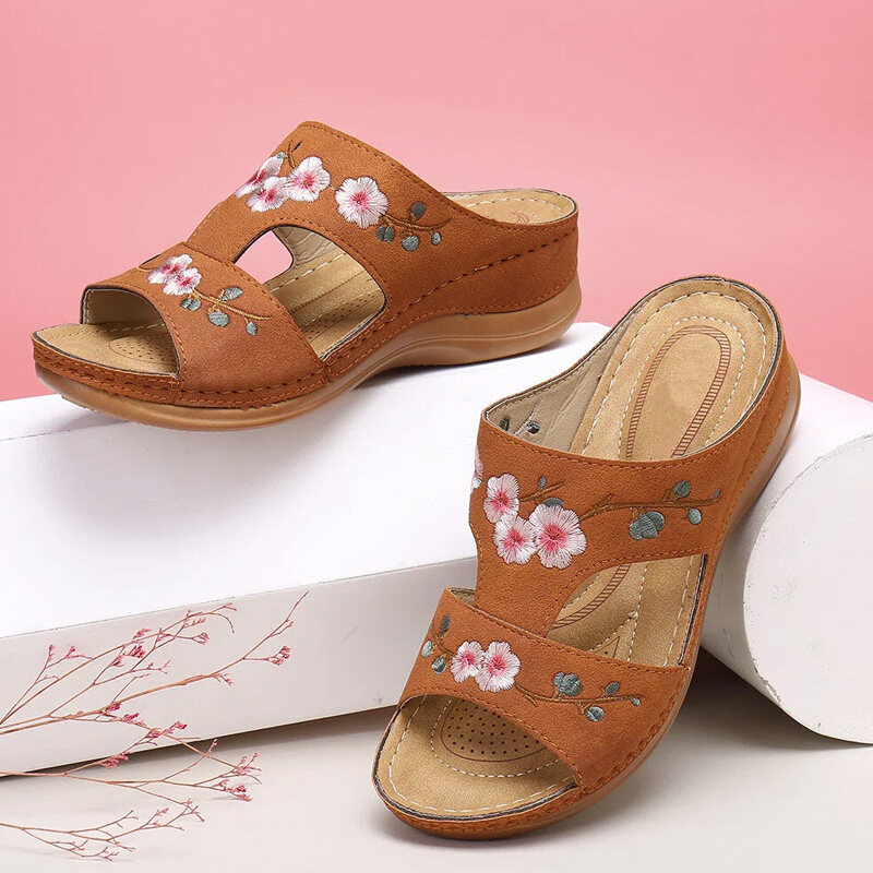 【ZOSR】🌼Women Wedge Sandal Embroidered Open Toe Sandals Vintage Platform Non-slip Slipper beautiful women's slippers. 