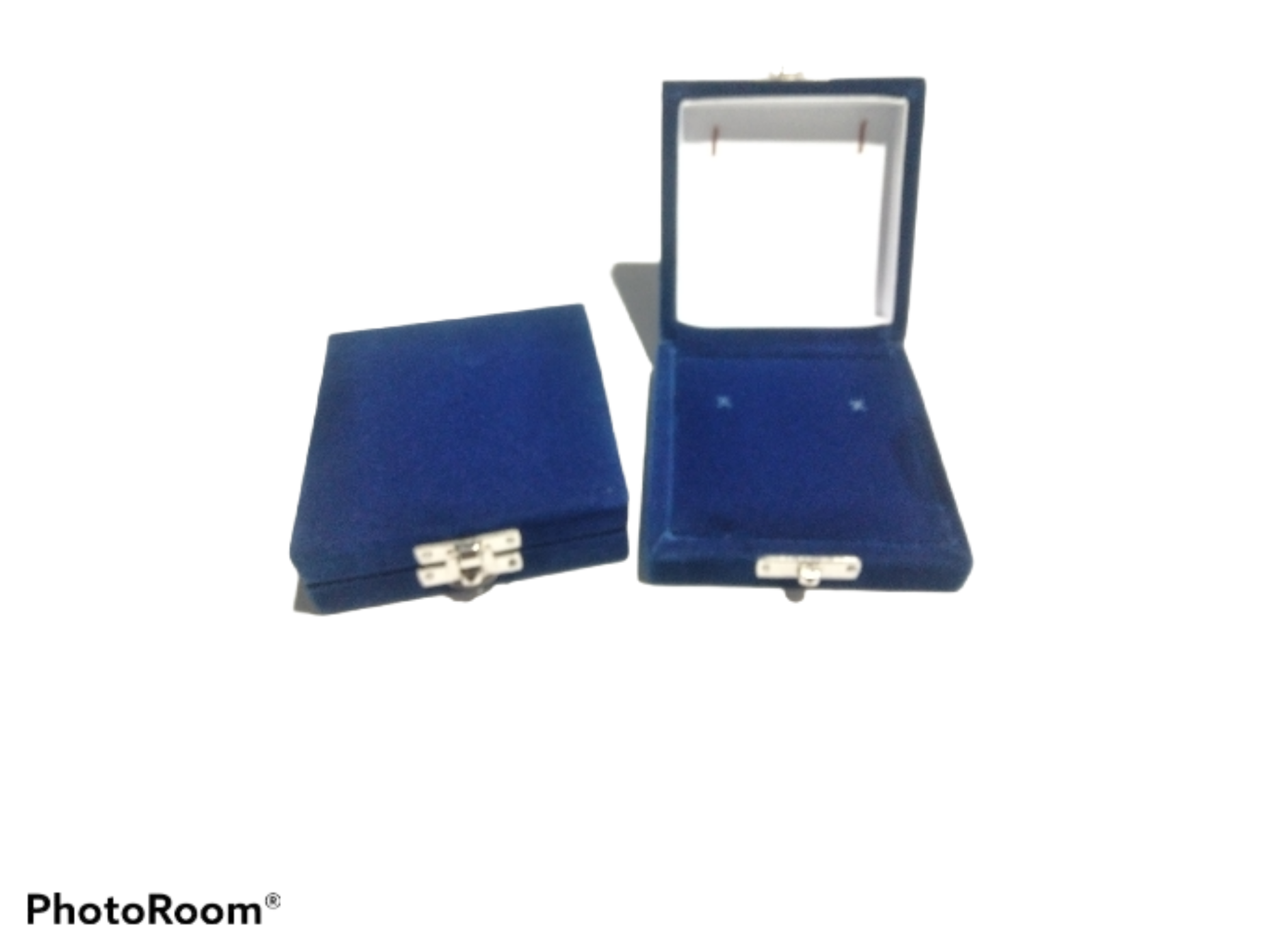 Galore Ring, Velvet Skinned  Jewellery Boxes Medium. 