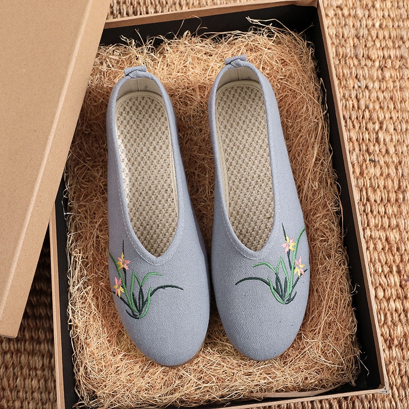 Soft Canvas Shoes Women Traditional Embroidered Shoes Lightweight Walking Sneakers Lady Girls Non Slip Summer Breathable Flats. 