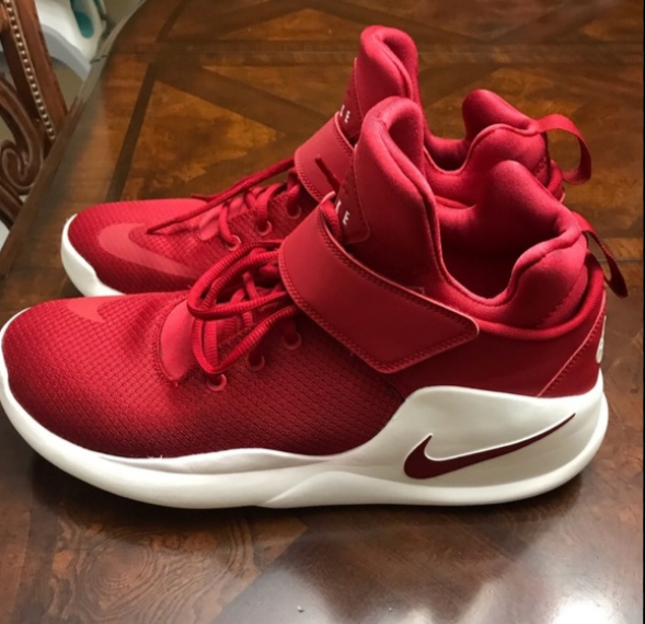 red colour nike shoes