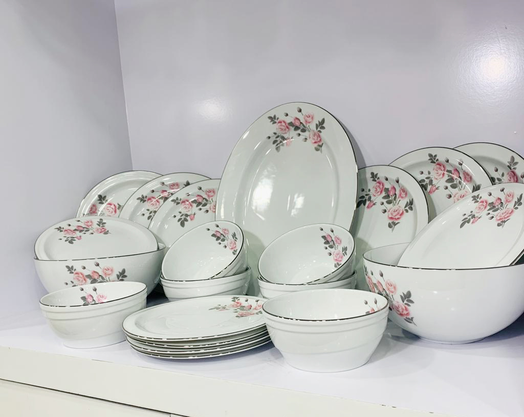 the waiter director wide dankotuwa dinner set price in india Outgoing