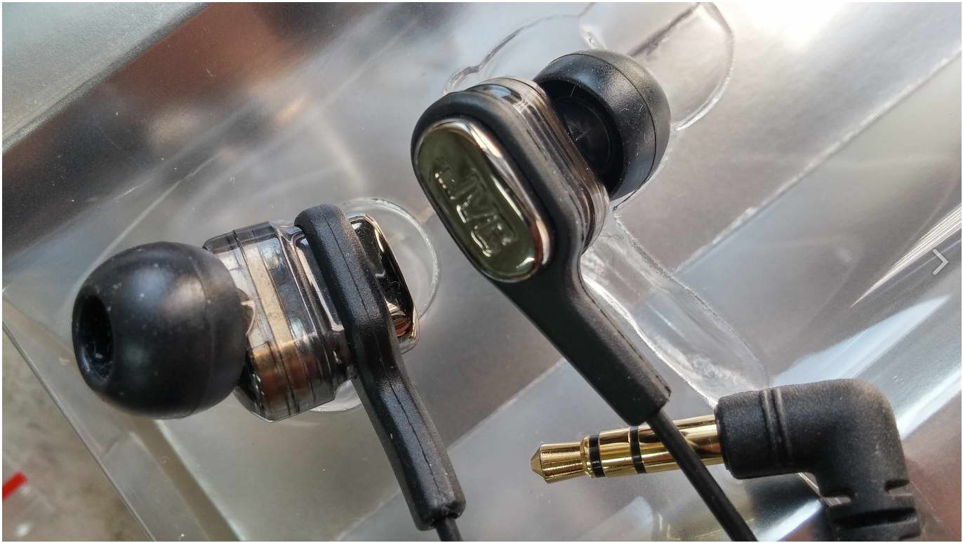 JVC Victor HA-FXT90 In-ear Stereo Headphones  Earphone [100% Genuine]. 