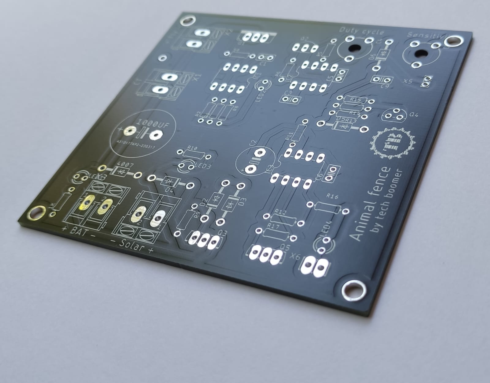 10KM Electric Fence Energizer Livestock High Voltage Pulse Controller High-Decibel PCB Electric Fence Circuit. 