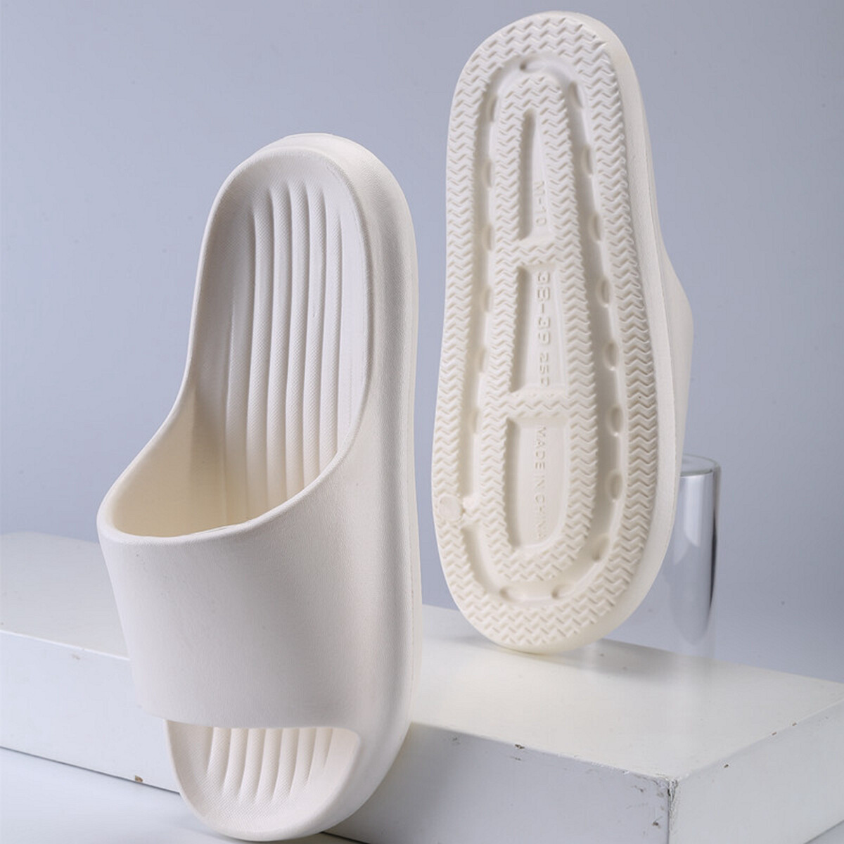 【WEJA】Ladies fashion portable home slippers thick-soled casual four seasons universal sandals. 