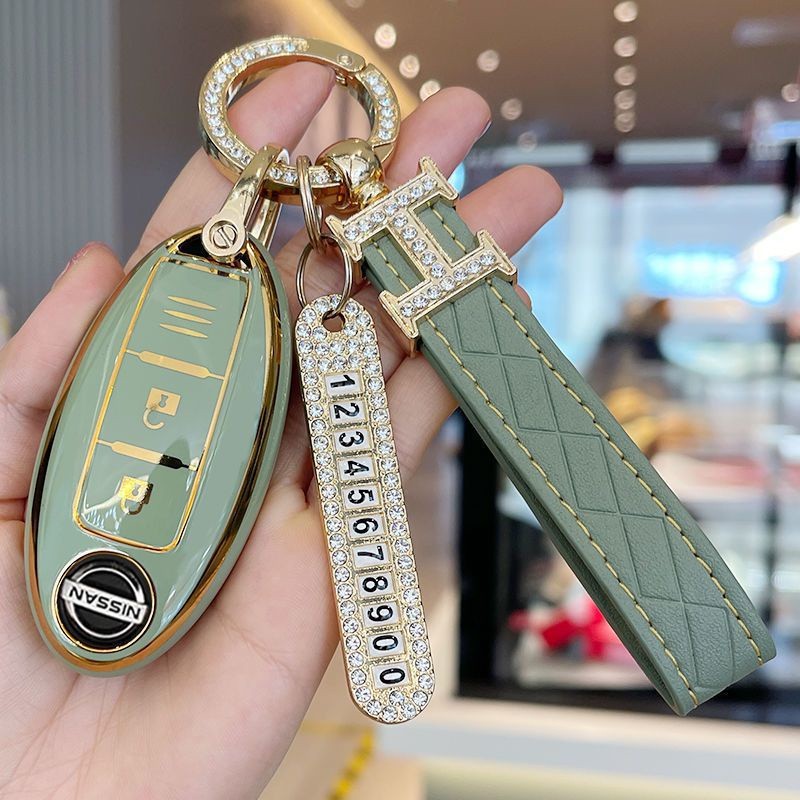 The remote key protective cover and keychain suitable for Nissan cars are durable and easy to install