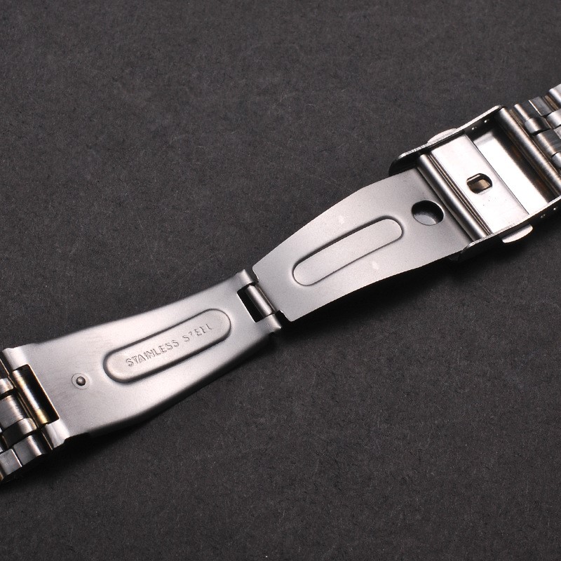 Stainless-Steel Strap Band for Watches and Smart watches  –  Silver - 22mm. 