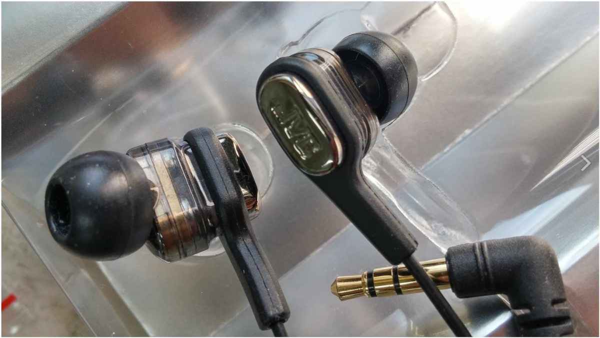 JVC Victor HA-FXT90 In-ear Stereo Headphones  Earphone [100% Genuine]. 
