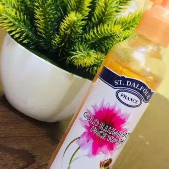 gold illuminating face wash