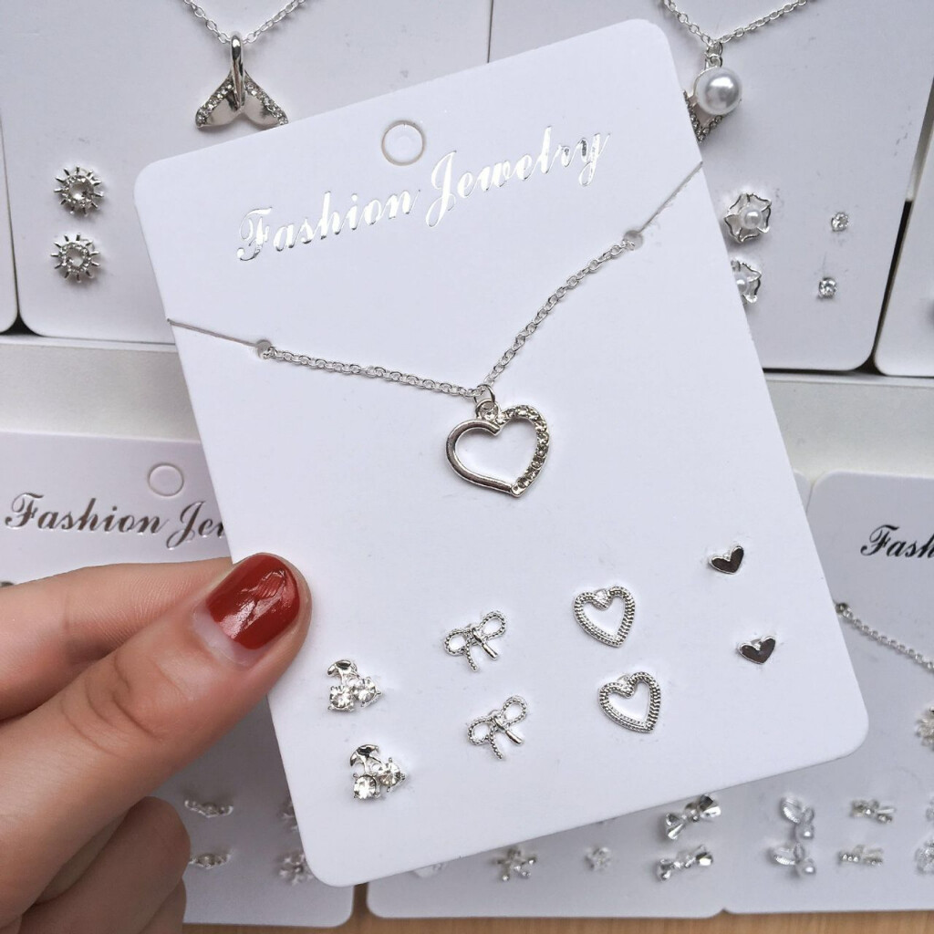 READY STOCK EAR RING SUBANG EARRING DESIGN COLOUR NECKLACE RANTAI LEHER. 