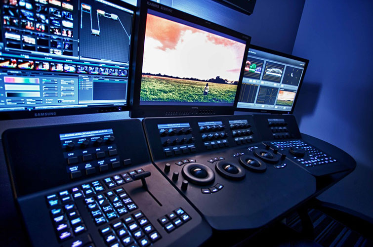 Blackmagic Design DaVinci Resolve Studio 14 to 17 Version Software Collection Pack. 