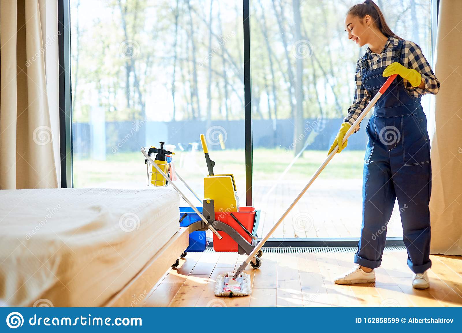 Natural Fresh Mopping, Tile Cleaner, Multi-Surface Cleaner Concentrate, Use to Clean Floors, Tile, Counters 4L. 