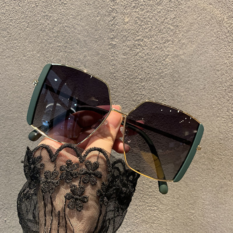 Korean version of the new big box square tide online celebrity sunglasses female face shading street sunglasses.. 