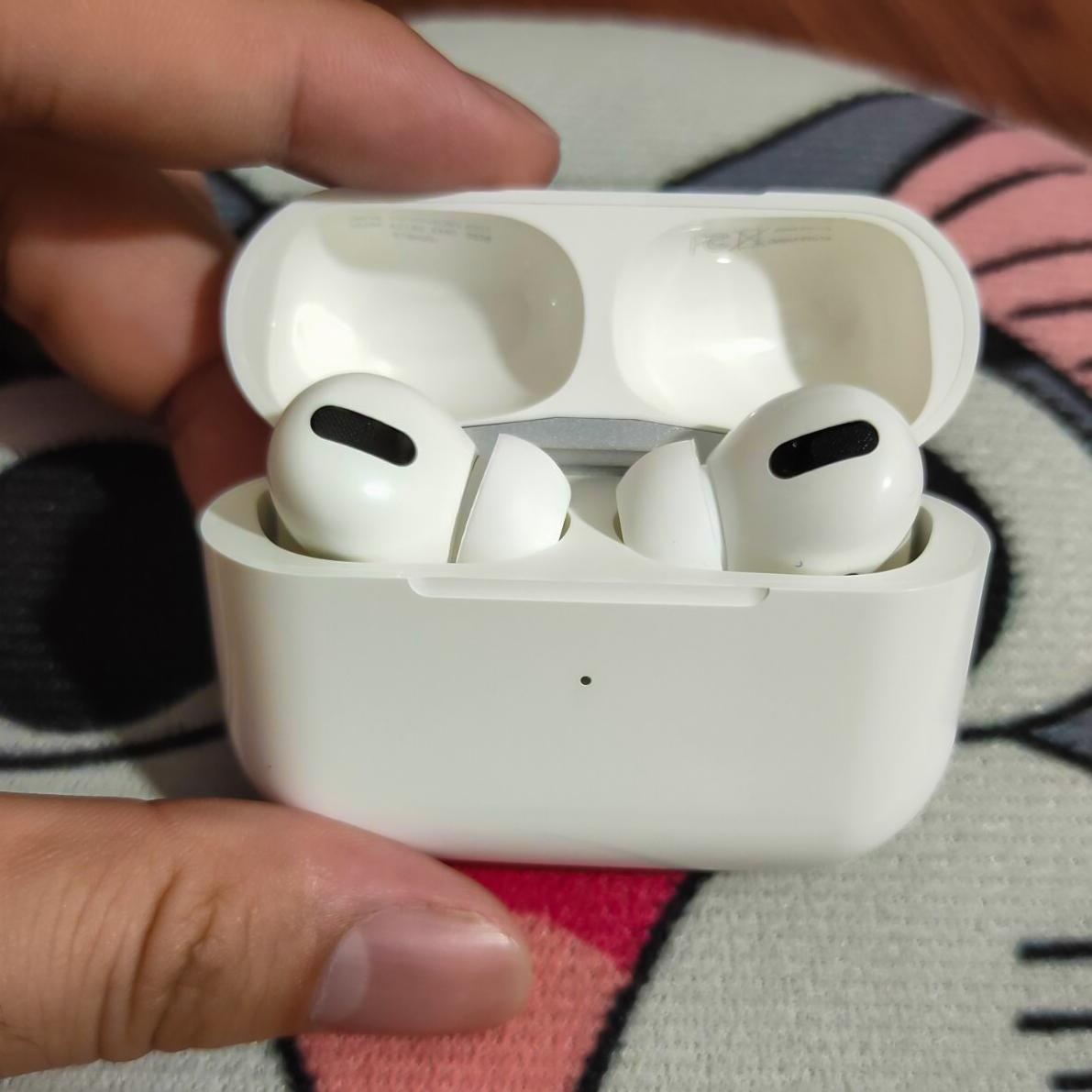 IVON AirPods Stereo Wireless Earbuds High Quality Sounds & Bass Guaranteed. 
