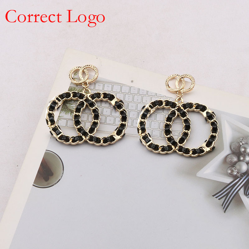 Boucles d'oreilles double C en cuir avec chaîne, collection 2022, style tendance et haut de gamme, qualité supérieure, boucles d'oreilles luxueuses et légères._voghion.com