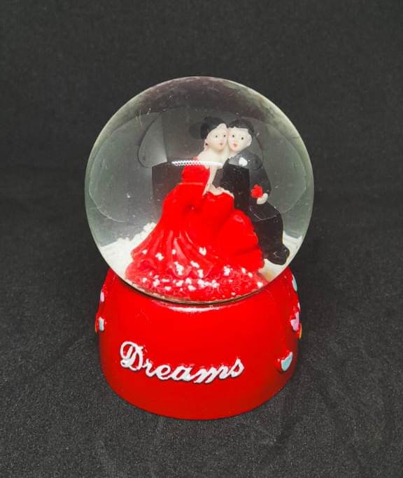 Valentines Gift -Small 10Cm  Unique Arts Love Couple in Crystal Glass Ball showpiece. 