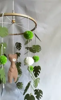 best colors for baby mobile