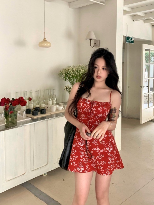Sang Zhi Same Style Wear Seaside Holiday Red Small Floral Sling Dress Women's Small Waist Slimming a Line skirt. 
