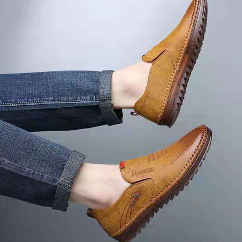 RongBu spring are fashionable comfortable, made of soft leather, casual leather shoes, textured, car sewing, and wear-resistant mens shoes wholesale. 