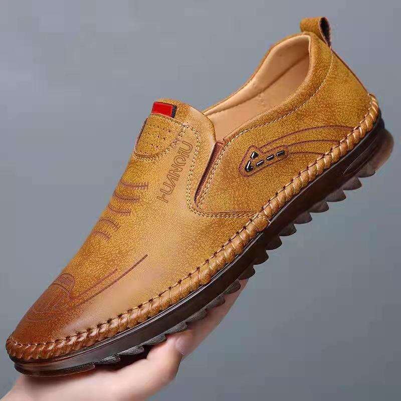 RongBu spring are fashionable comfortable, made of soft leather, casual leather shoes, textured, car sewing, and wear-resistant mens shoes wholesale. 